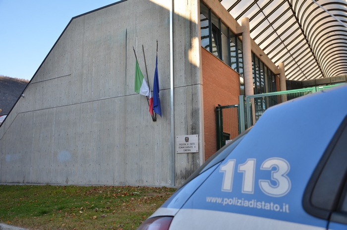 Ubriaco, aggredisce e insegue in auto il titolare di un ristorante, patente ritirata
