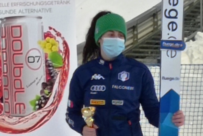 Camilla Comazzi in gara nella FIS Cup di salto in Svizzera