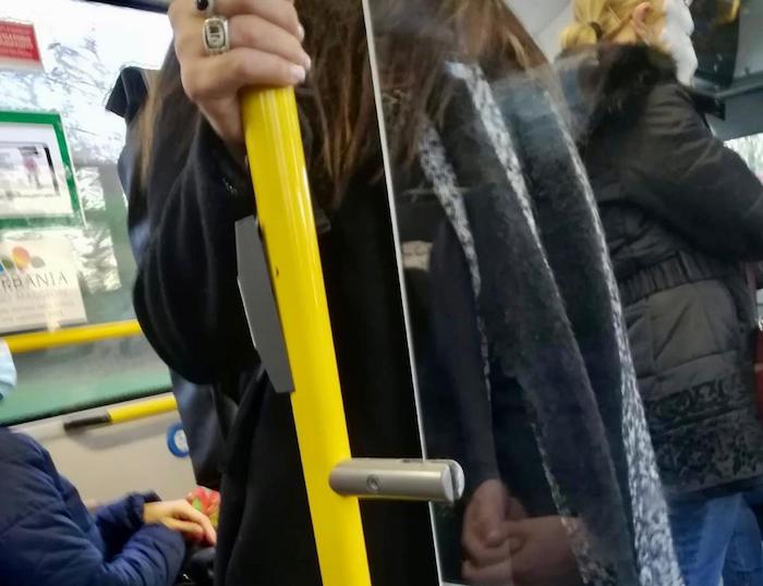 La segnalazione: posti in piedi nei bus del VCO