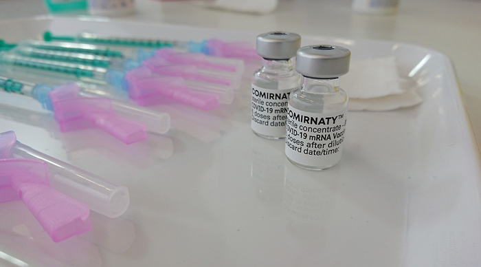 Dei 7 ricoveri attuali in terapia intensiva 6 sono pazienti non vaccinati. Dei 117 in terapia ordinaria, 77 non sono vaccinati