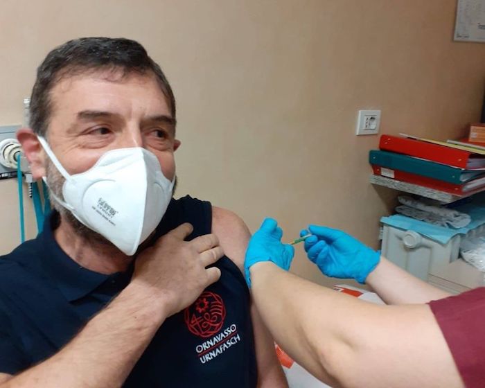 Covid-19: in Piemonte si sfiorano i 13mila vaccinati, a Ornavasso il vicesindaco dà l'esempio 