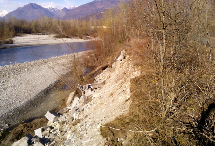 Beura: frana un tratto dell'argine del Toce. Video
