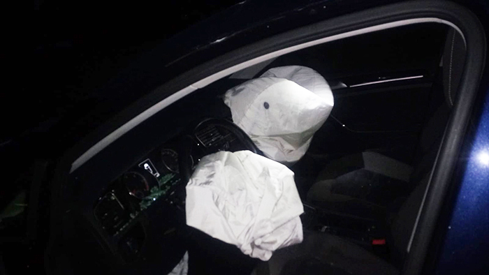 Auto investe un cervo: conducente in ospedale per lo scoppio dei cristalli 