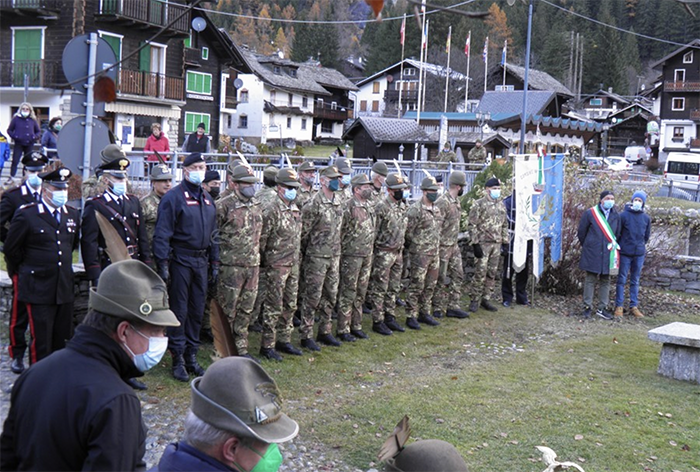 Onori ai Caduti dell'Anzasca dai Militari della Brigata Alpina Taurinense. Foto