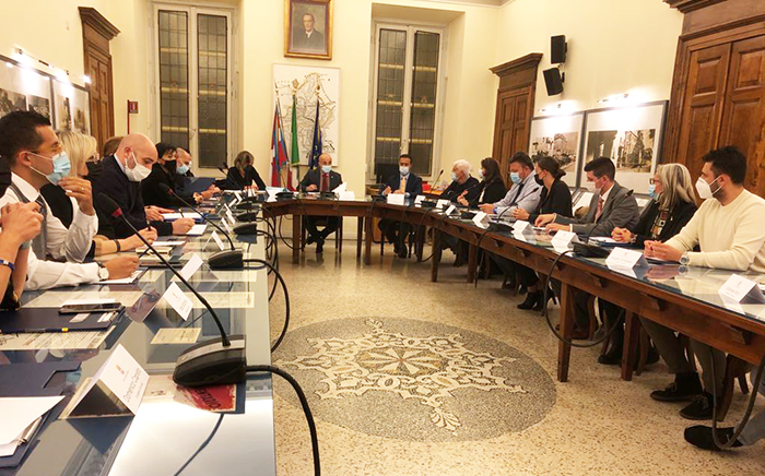 Dopo un anno e mezzo di pandemia il consiglio comunale domese svolto nella sala storica. Istituite le commissioni