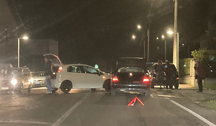 Due incidenti nel traffico all'ora di rientro, code 