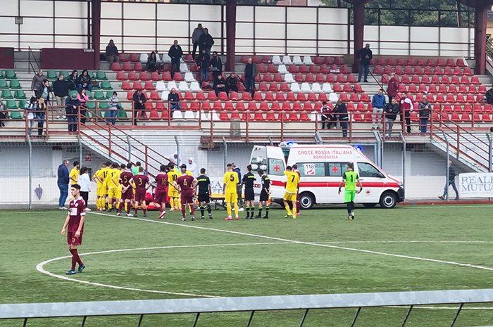 La Juve Domo vince contro il Valduggia per 2-0. Ritardo nel finale per un giocatore ferito contro la recinzione