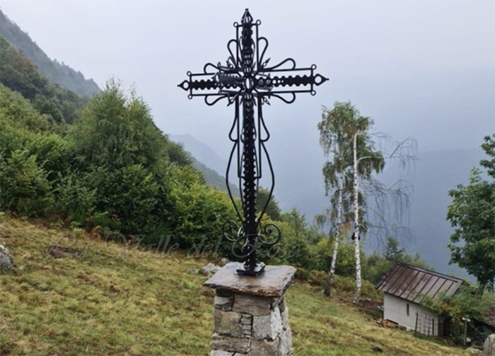 Anzasca: posata la croce all’Alpe Briga