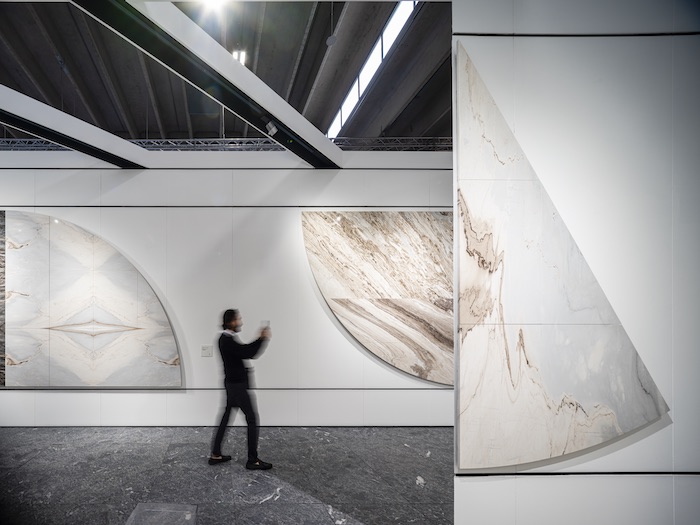 Palissandro, il marmo policromo di Crevoladossola protagonista di un'installazione da premio - Fotogallery