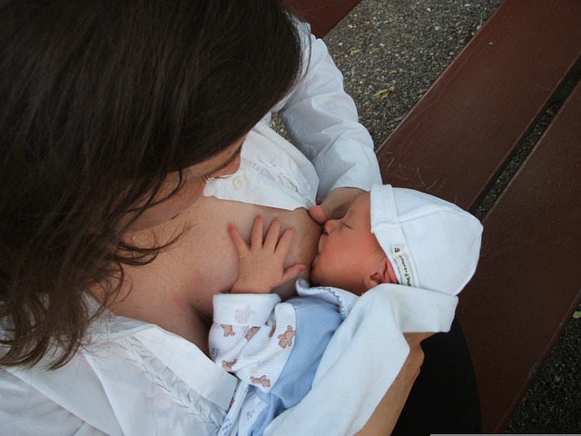 breastfeeding g18f2b030c 640