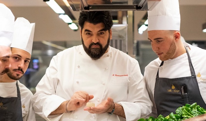 Chef Cannavacciuolo lunedì a Domodossola: selfie e pacche sulle spalle  