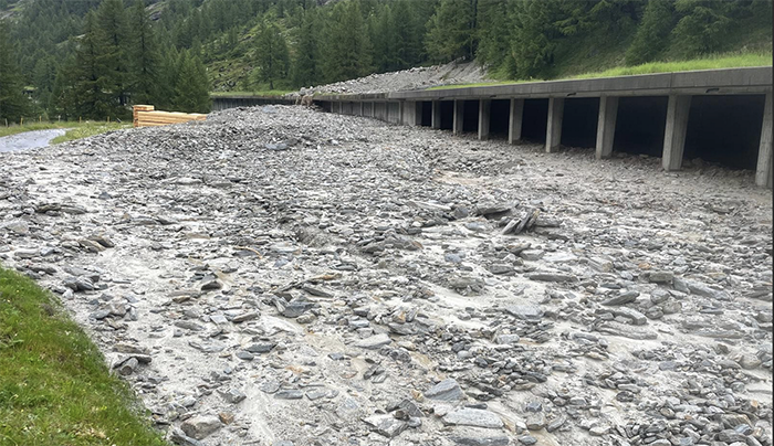Vallese: Il Rodano ha rotto gli argini, allagamenti. Persone portate in salvo