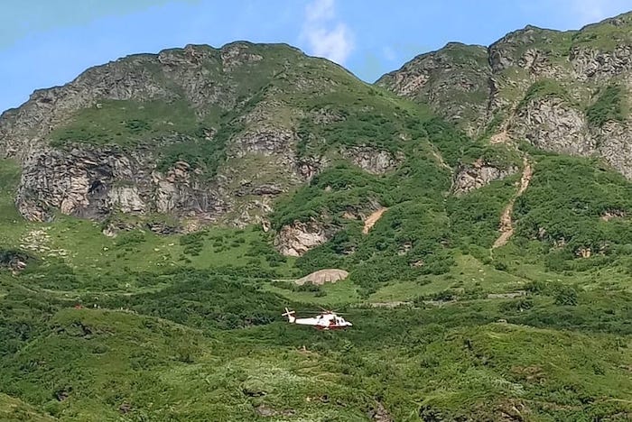 Traumi da codice rosso per l'uomo caduto sul sentiero a Riale