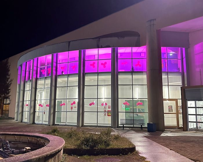 La Fabbrica si illumina di rosa per la prevenzione dei tumori al seno 