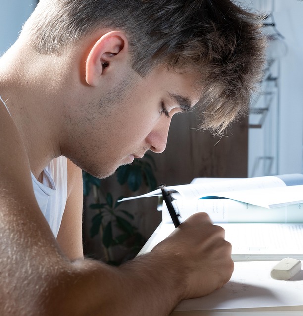 teenager 6981855 640