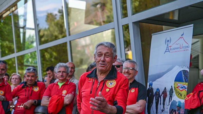 L'abbraccio del Soccorso alpino al "pensionato" Felice Darioli - Fotogallery 