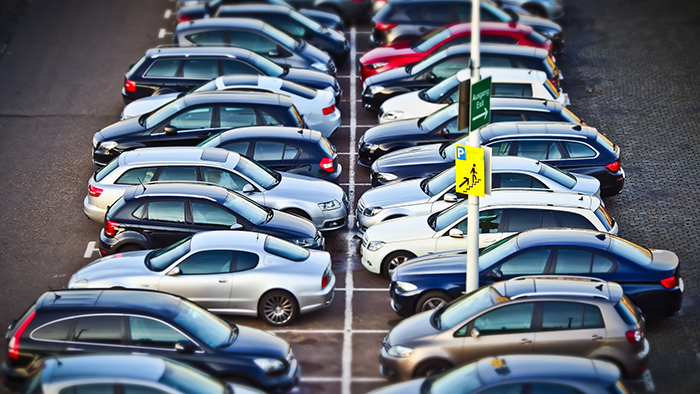 La giunta approva il progetto. Nuovi posti auto a Premia