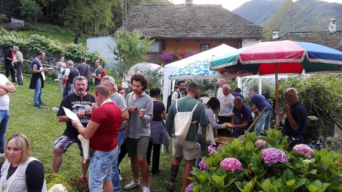 Sabato 21 luglio ad Anzino la quinta edizione della "Cena nei Cortili"