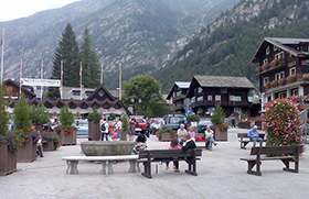 corta macugnaga area pedonale davanti municipio