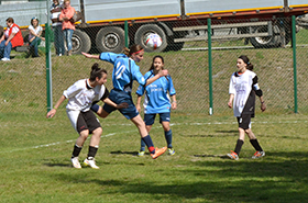 corta masera calcio salto testa