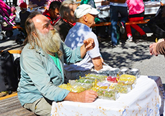corta venditore svizzero erbe