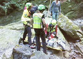 b soccorso barella fiume