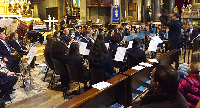 In collegiata il concerto di buon anno del Civico corpo musicale domese. Video