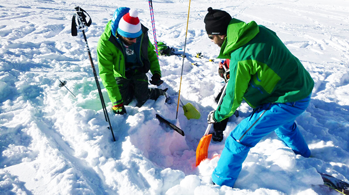 Sicurezza sulla neve, al Sempione corso teorico e pratico. Fotogallery
