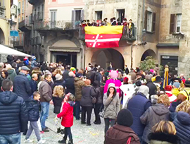 Carnevale domese: Togn e Cia sposi in piazza Mercato nel giorno di San Valentino. Video e fotogallery