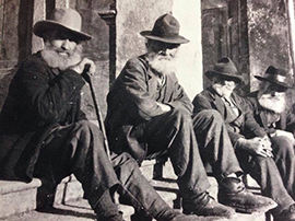 b vigezzo anziani seduti bn