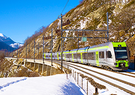 b BLS treno Loetschberger