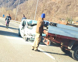 Incidente in superstrada: coinvolti un furgone ed un'auto. Una persona ferita trasportata al Dea
