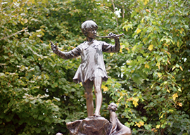 b peter pan statua