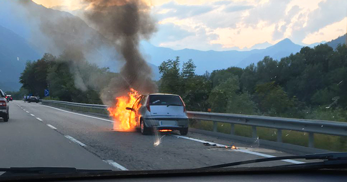 Incendio in superstrada, sul posto Vigili del fuoco e polizia stradale