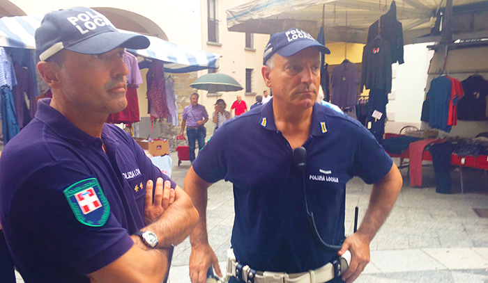 Nessuno scippo al mercato domese...anzi, trovato un portafoglio, si cerca il proprietario