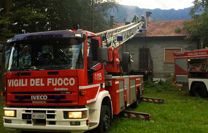 Primi freddi, e primi interventi per camini incendiati: "Pulite le canne fumarie"