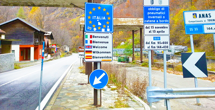 Chiusura dei valichi con la Svizzera, il governo convoca l'ambasciatore