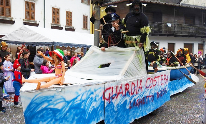 Carri e gruppi a Vanzone per il Carnevale. Fotogallery