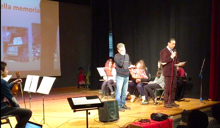 Al Galletti: “Ad Auschwitz, c'era un'orchestra”, musica e letture con gli studenti domesi. Video
