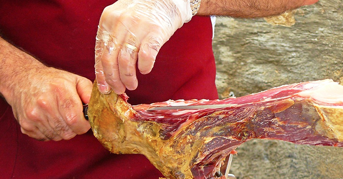 Il prosciutto tipico vigezzino marchiato con la "De.Co.": garantiti ingredienti e preparazione