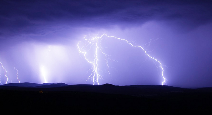 Incredibile fronte temporalesco in Piemonte: oltre 150km, e sale verso nord