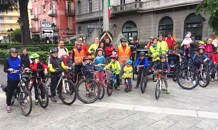 E' festa con Bimbimbici, pedalata sulla ciclabile e picnic. Video