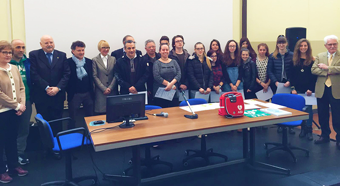 Un nuovo defibrillatore al Marconi- Galletti- Einaudi. Consegnate le certificazioni agli studenti per usarlo. Video