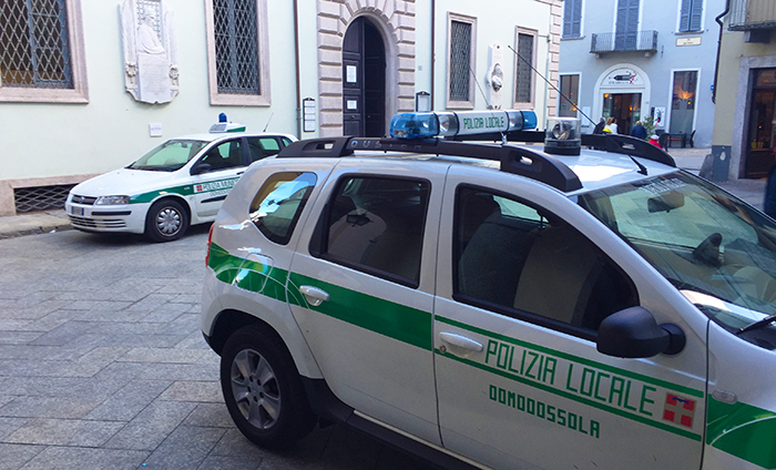 Perde l'orologio d'oro, è trovato da un domese che lo consegna alla polizia locale