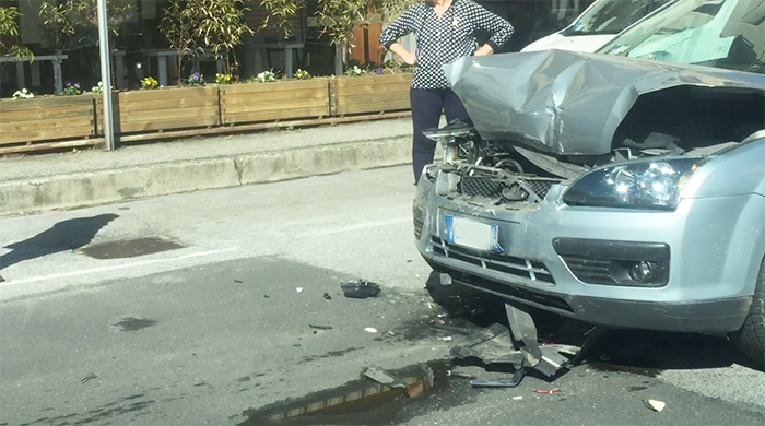 tamponamento auto incidente marzo 17 via giovanni