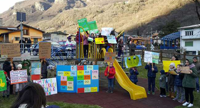 parco giochi premosello protesta