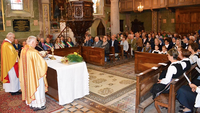 Vanzone omaggia don Giorgio Andreotti, da 40 anni parroco del paese. Fotogallery