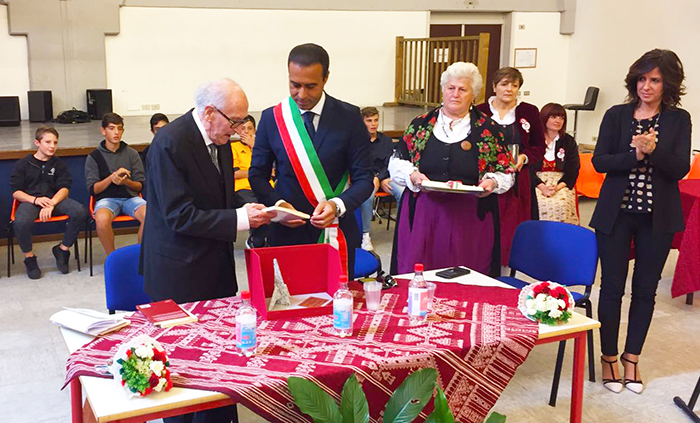Premiato lo storico napoletano che abitava a Domo durante la Repubblica partigiana dell'Ossola. Video