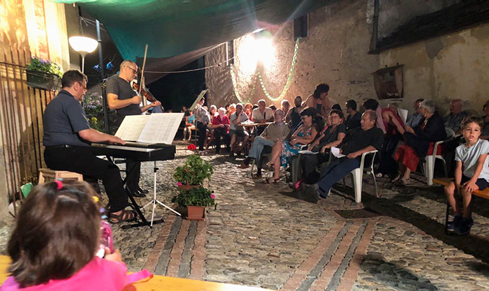 Conclusa la Festa nella frazione Orcesco di Druogno, i fondi per il restauro della chiesa. Foto