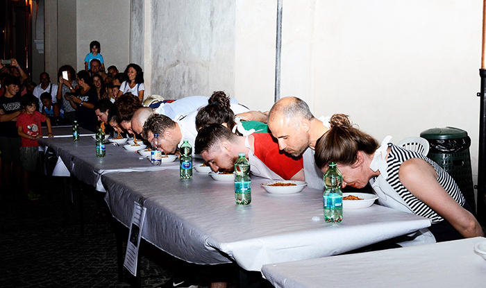 Un successo la "Gara della pastasciutta" di Santa Maria Maggiore. Fotogallery